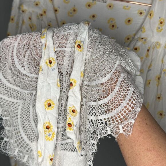 Free People Intimately Womens Bodysuit Medium White Floral Sunflower Lace Bottom - Picture 10 of 12